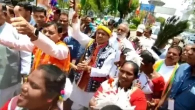 Shivraj Chauhan danced in tribal costume with bow