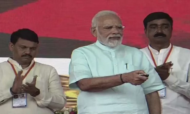 PM Modi inaugurates Rs 3400 crore project in Surat