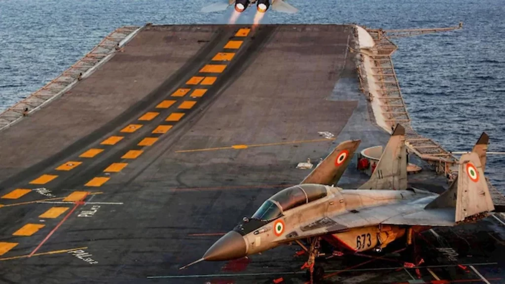 Navy's 'MiG 29K' fighter jet crashes off Goa coast