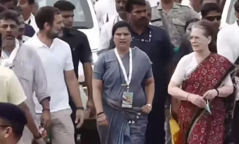 'Bharat Jodo Yatra' : Sonia Gandhi walked with Rahul